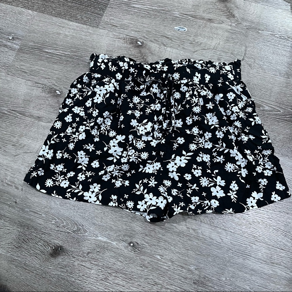 Fashion black floral short